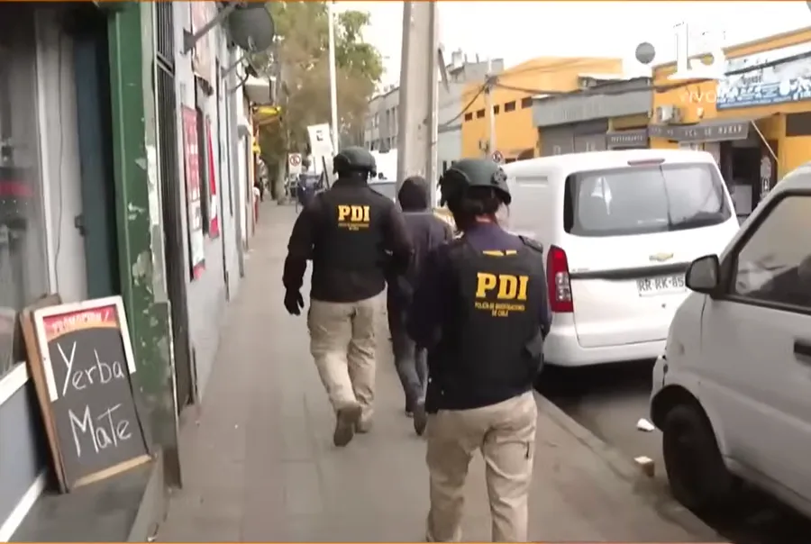 智利政府多部门在LA VEGA农贸市场联合开展大规模移民身份检查 公安部长亲自带头 部署超70名警力