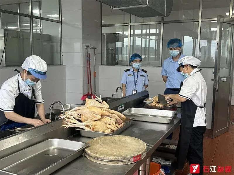 右江区市场监管局全力保障2024年中考食品安全