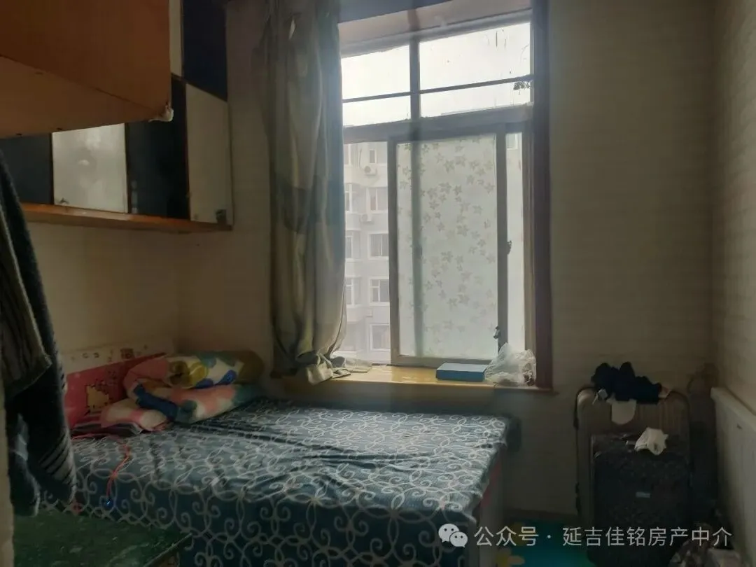 河南市场西侧北向20平三楼售价3万一居室,简单装修