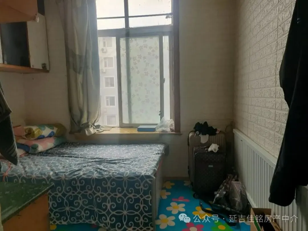 河南市场西侧北向20平三楼售价3万一居室,简单装修