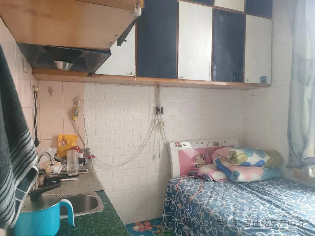 河南市场西侧北向20平三楼售价3万一居室,简单装修