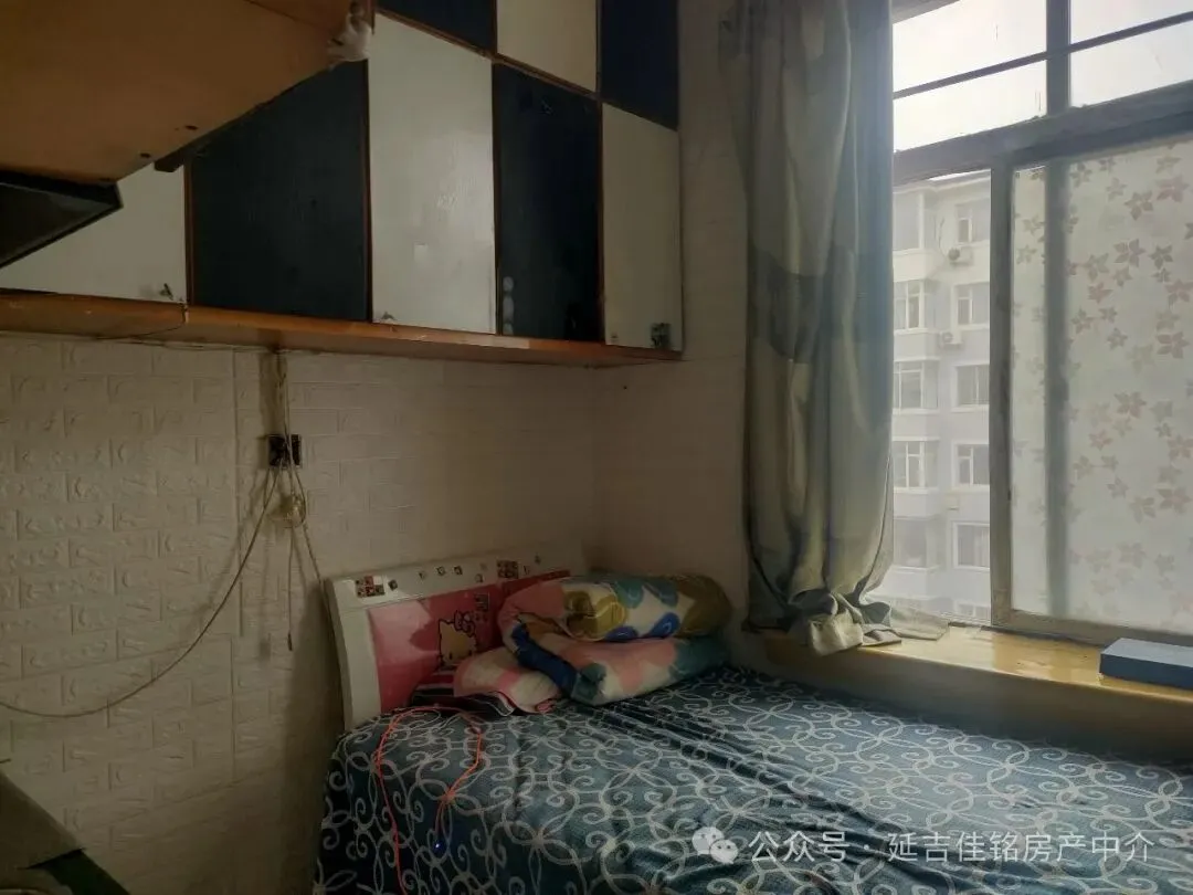 河南市场西侧北向20平三楼售价3万一居室,简单装修