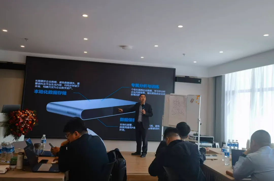 AI同行,营销新途–华兴新锐通信集团诚邀刘永忠老师带来AI培训!