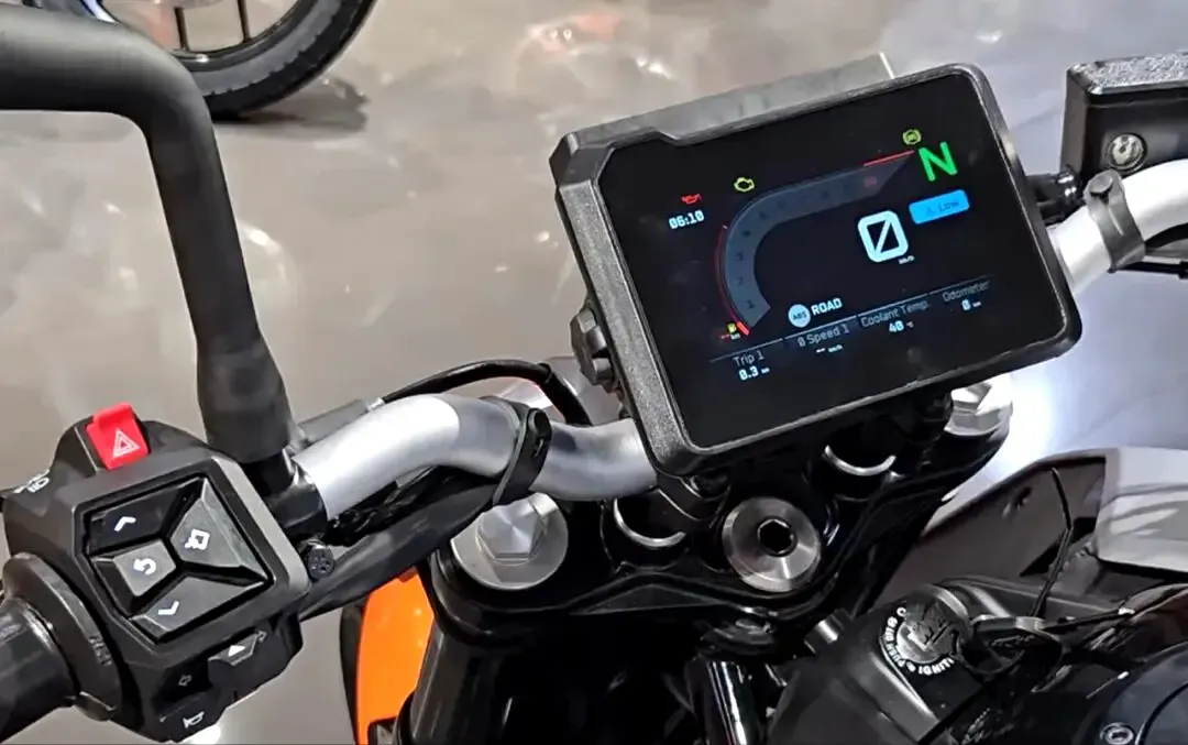 国际市场也卷配置,KTM 160 Duke TFT版本海外上市,仪表还是大屏香
