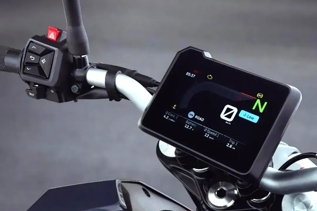 国际市场也卷配置,KTM 160 Duke TFT版本海外上市,仪表还是大屏香