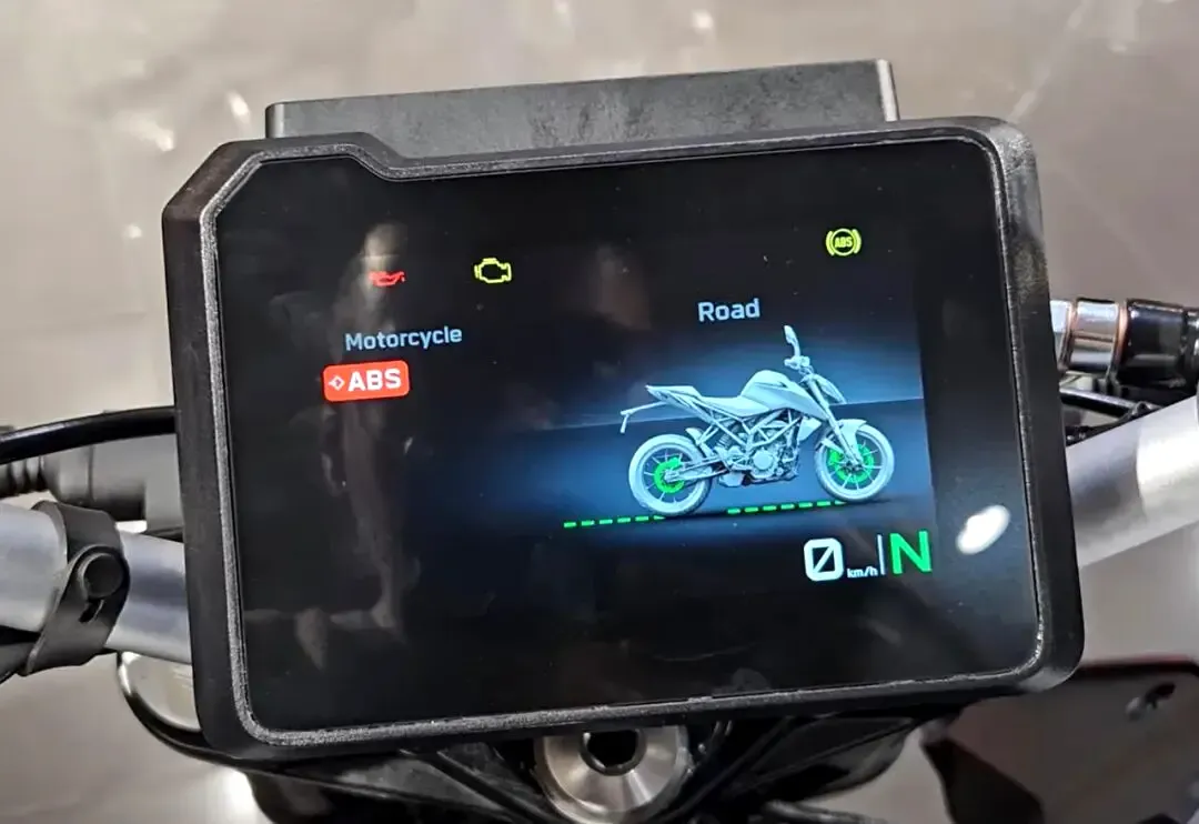 国际市场也卷配置,KTM 160 Duke TFT版本海外上市,仪表还是大屏香