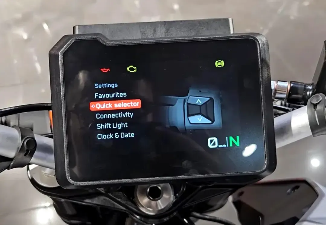 国际市场也卷配置,KTM 160 Duke TFT版本海外上市,仪表还是大屏香