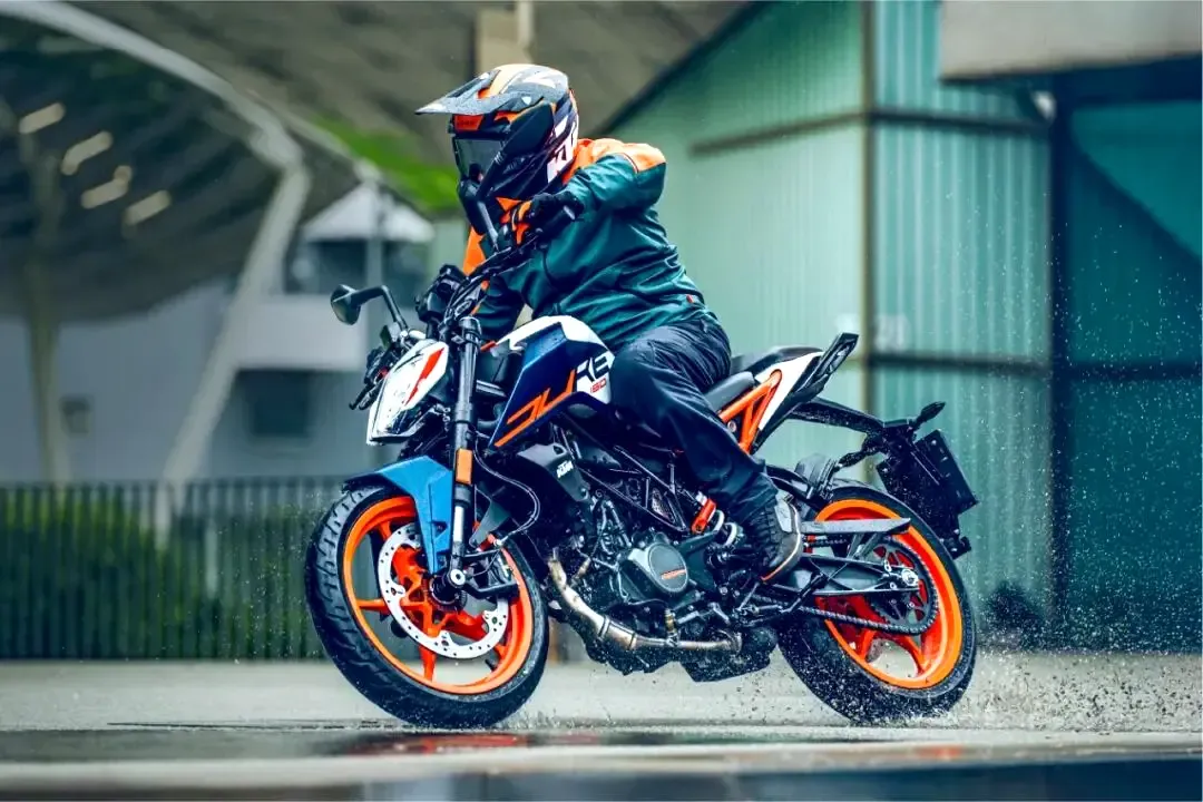 国际市场也卷配置,KTM 160 Duke TFT版本海外上市,仪表还是大屏香