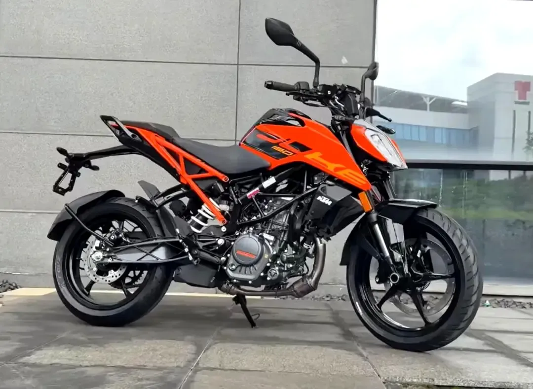 国际市场也卷配置,KTM 160 Duke TFT版本海外上市,仪表还是大屏香