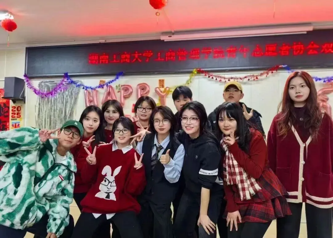 HUTB新力量丨看她如何多元打开“市场营销”️