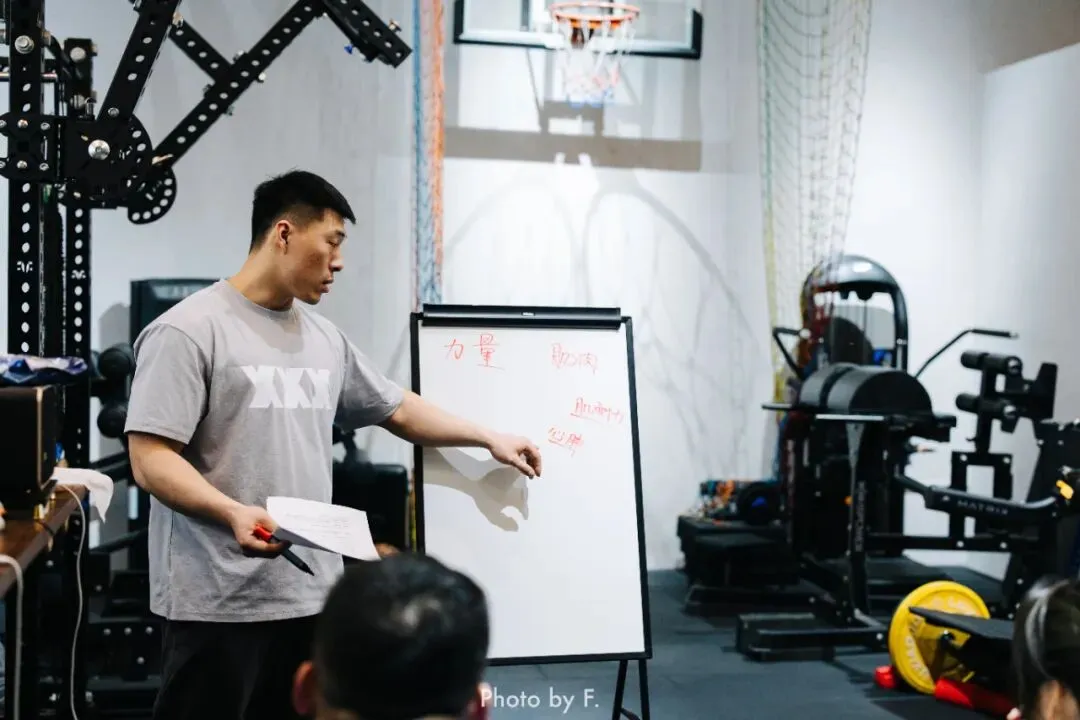 舒教练线上营销的思路:先是提供价值,再是持续做下去