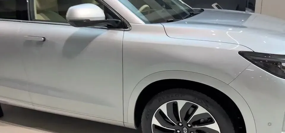 遥遥领先还是营销口号?我把手伸进2024款问界M7里看了看