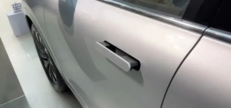 遥遥领先还是营销口号?我把手伸进2024款问界M7里看了看