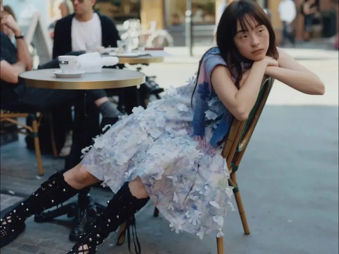 安妮·海瑟薇的裙子是从义乌小商品市场批的吗?