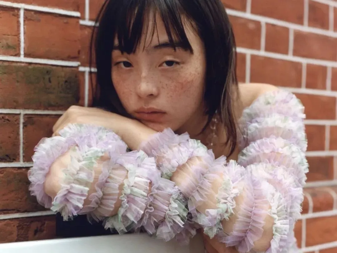 安妮·海瑟薇的裙子是从义乌小商品市场批的吗?