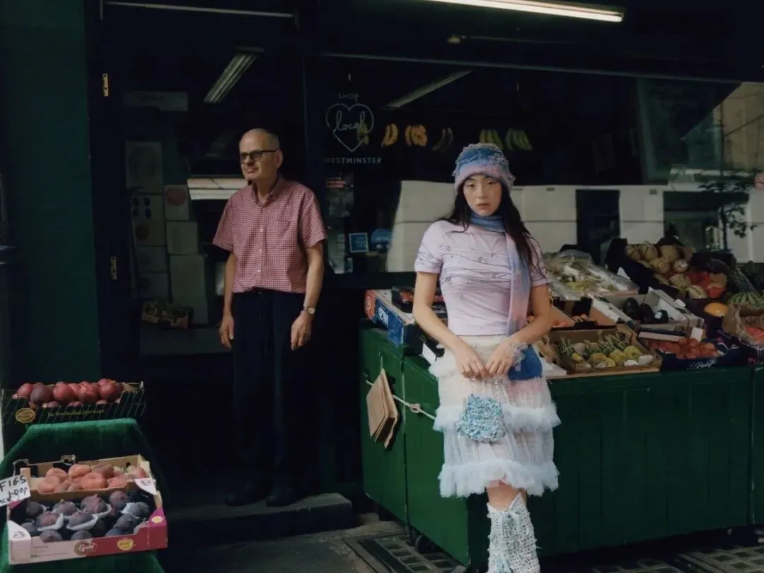 安妮·海瑟薇的裙子是从义乌小商品市场批的吗?