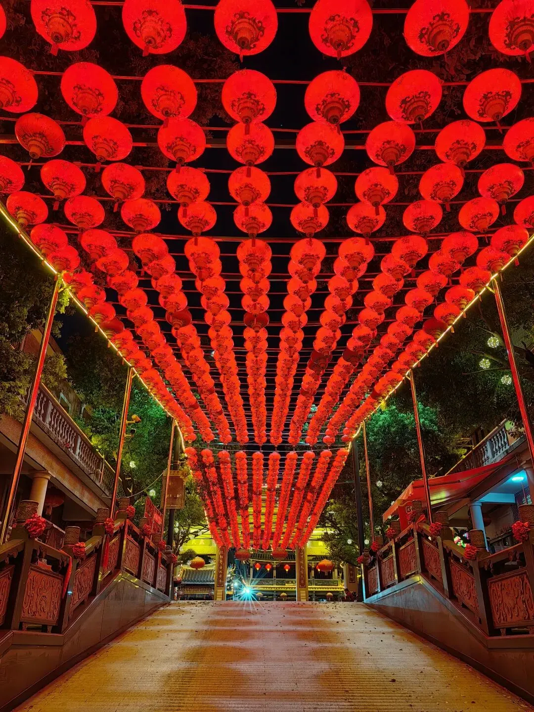 近日市场放量反弹,走势符合前期预期.