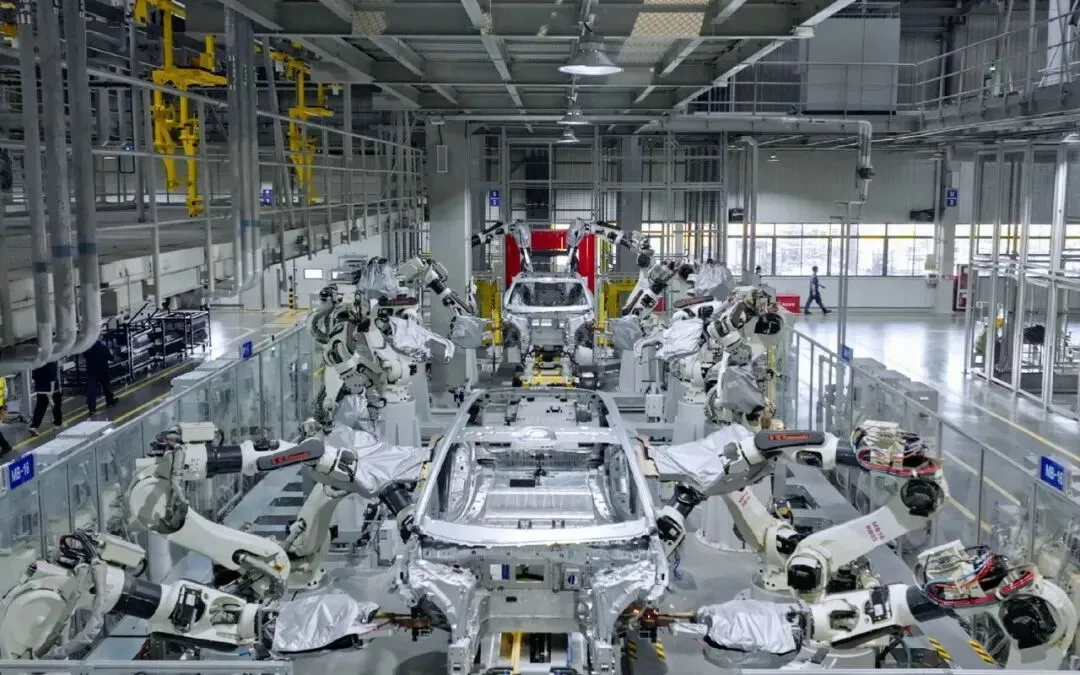 中国车刚赚到的钱又要吐回去?俄罗斯市场暴跌58%,这三家车企凭啥能活下来!