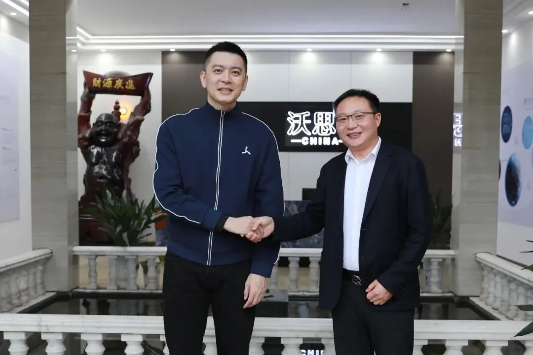 杨鸣昨日探访沃思营销中心!晚上亲授“官方指定用水”,决赛日今晚打响