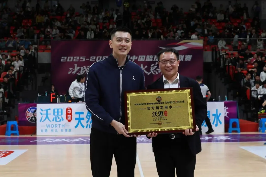 杨鸣昨日探访沃思营销中心!晚上亲授“官方指定用水”,决赛日今晚打响