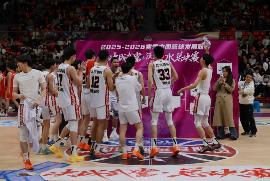 杨鸣昨日探访沃思营销中心!晚上亲授“官方指定用水”,决赛日今晚打响