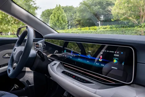 鸿蒙份额飙升至18.6%!中国手机市场格局剧变,华为正式超越苹果!