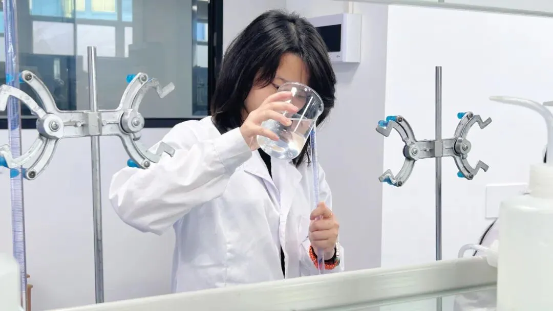 2026年热门专业招生::化妆品制造与营销专业(免分入读)