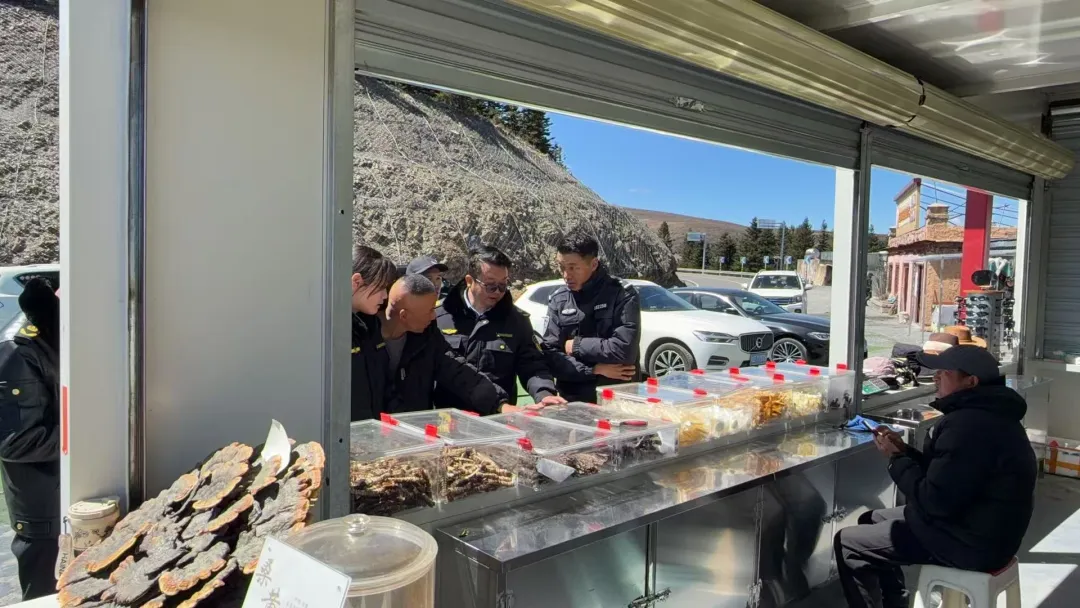 理塘县开展全覆盖旅游市场联合执法检查行动