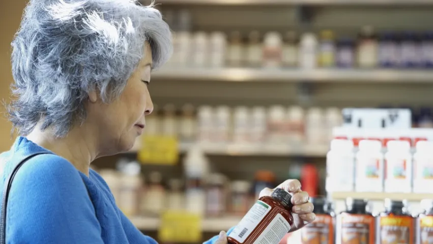 3亿老人、8万亿市场,为啥还没跑出一个“银发龙头”?