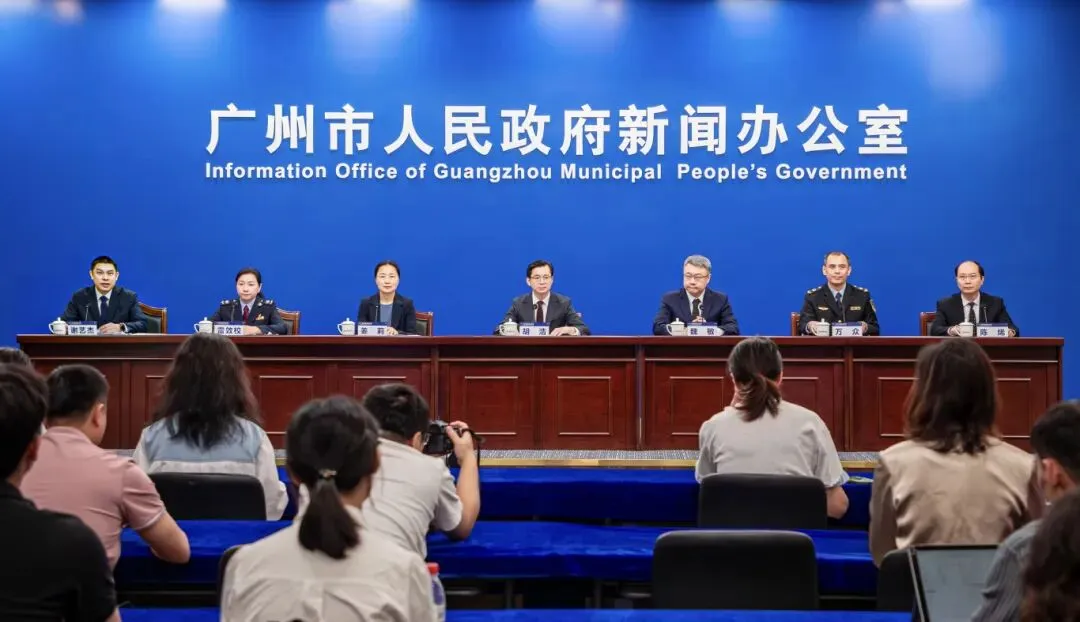 首届全球客商与专业市场对接大会、第二十六届中国商品交易大会于4月28日在广州同期举行