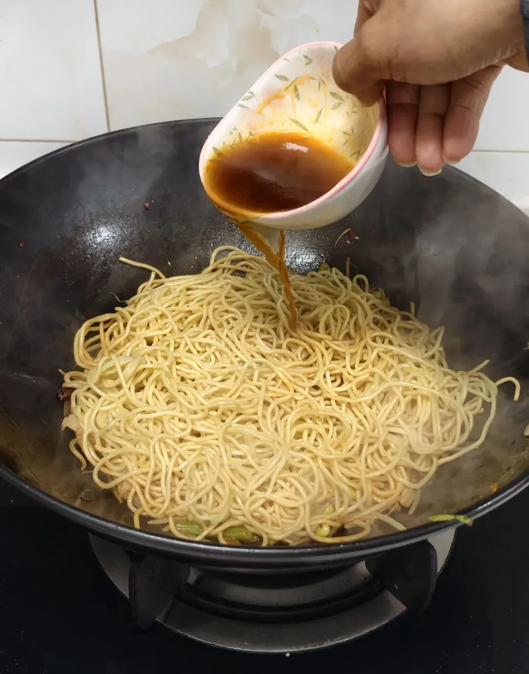 朋友就靠这小吃配方摆摊5年,在市场稳住了生意!