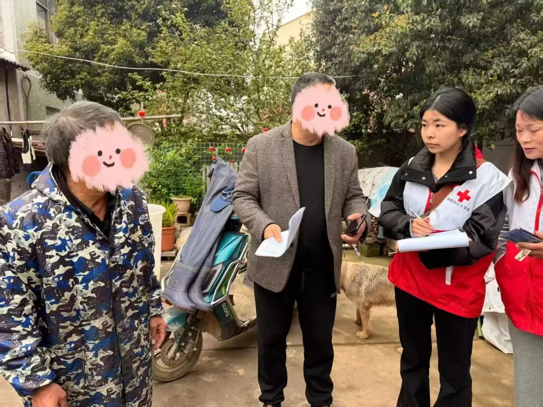 市场营销学生党支部顺利开展第四期红十字扶贫志愿活动