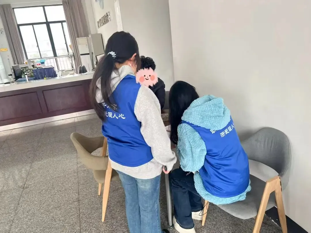 市场营销学生党支部顺利开展第四期红十字扶贫志愿活动