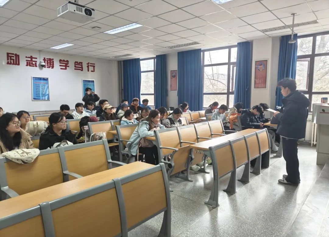 青春铸同心,法治启新程 | 市场营销2401班开展主题团日活动