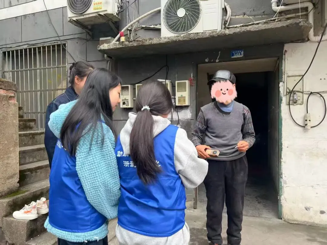 市场营销学生党支部顺利开展第四期红十字扶贫志愿活动