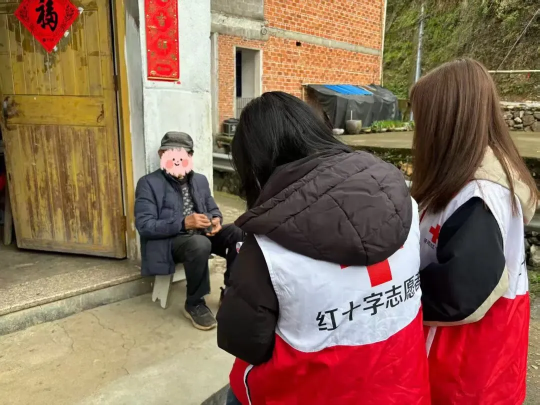 市场营销学生党支部顺利开展第四期红十字扶贫志愿活动