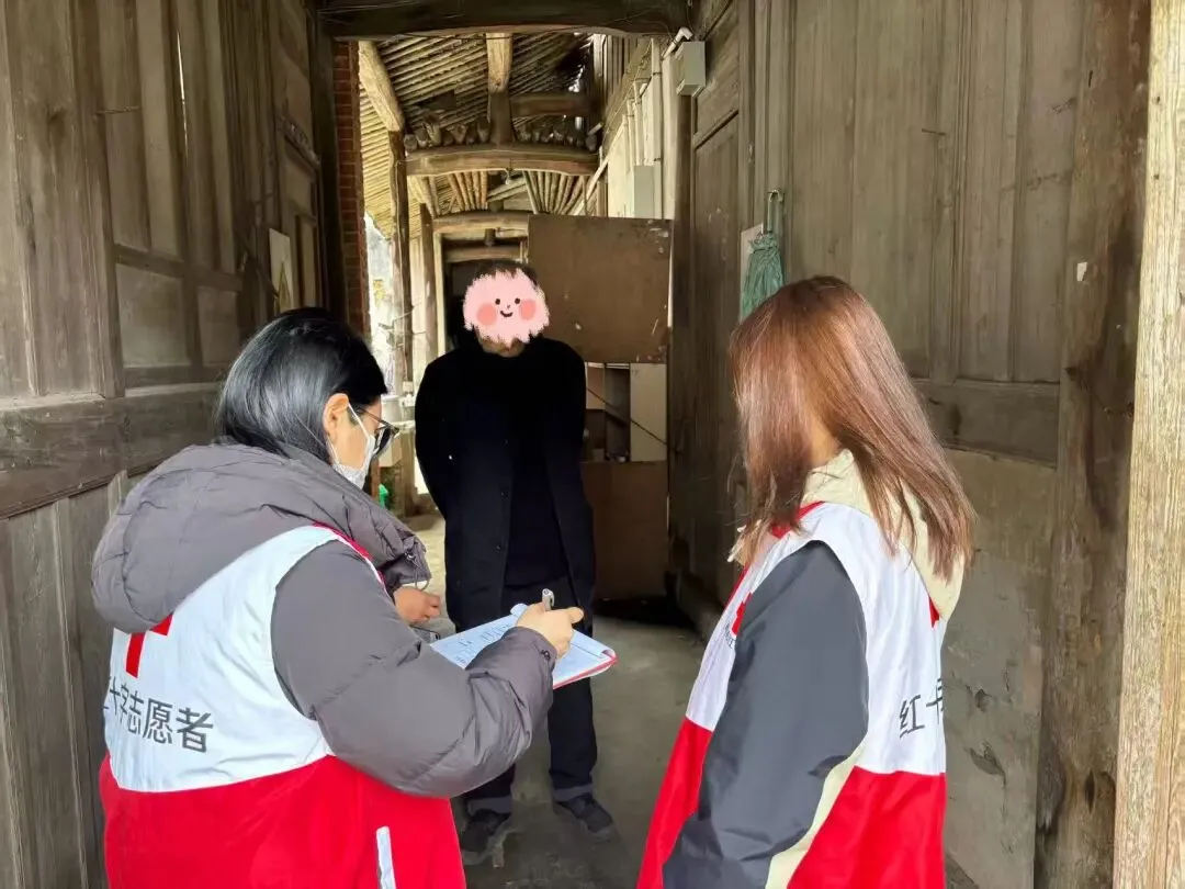 市场营销学生党支部顺利开展第四期红十字扶贫志愿活动