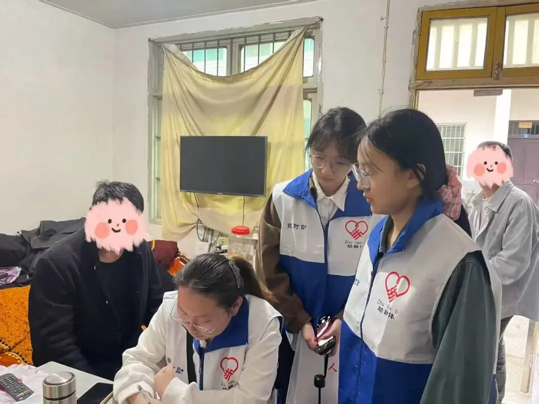 市场营销学生党支部顺利开展第四期红十字扶贫志愿活动