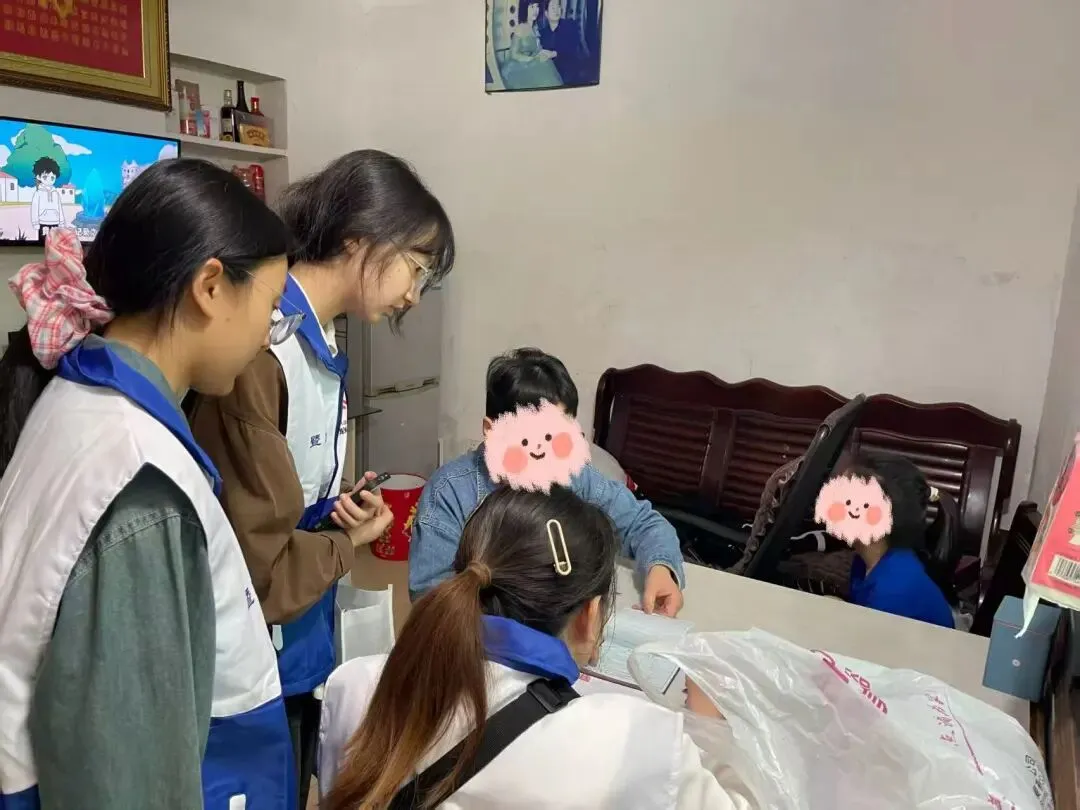 市场营销学生党支部顺利开展第四期红十字扶贫志愿活动