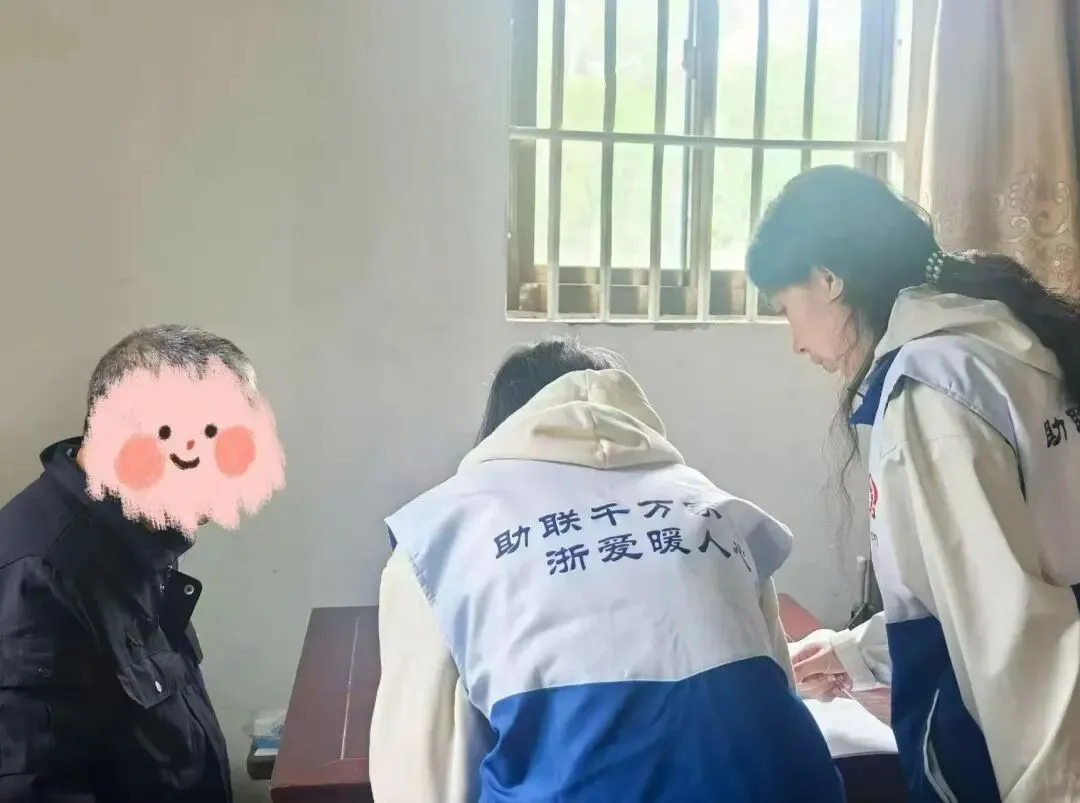 市场营销学生党支部顺利开展第四期红十字扶贫志愿活动