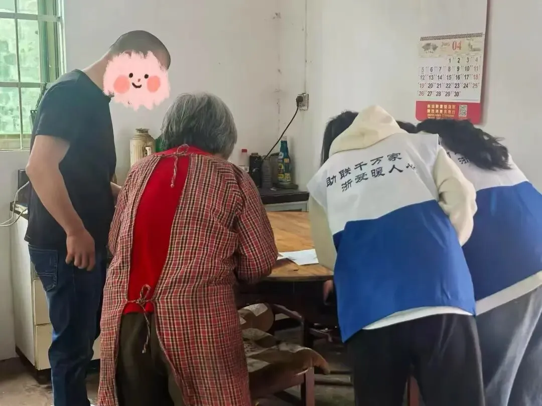 市场营销学生党支部顺利开展第四期红十字扶贫志愿活动