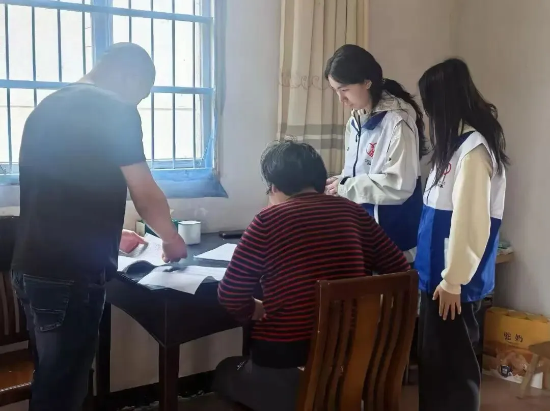 市场营销学生党支部顺利开展第四期红十字扶贫志愿活动