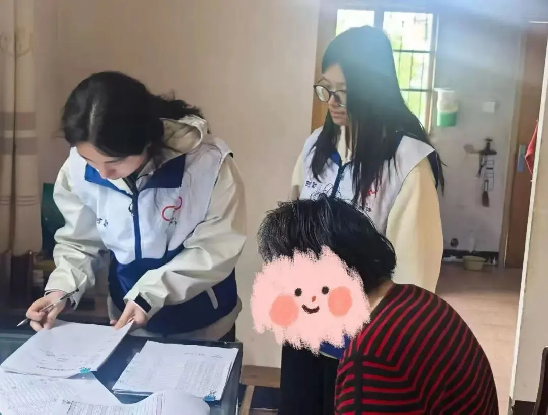 市场营销学生党支部顺利开展第四期红十字扶贫志愿活动