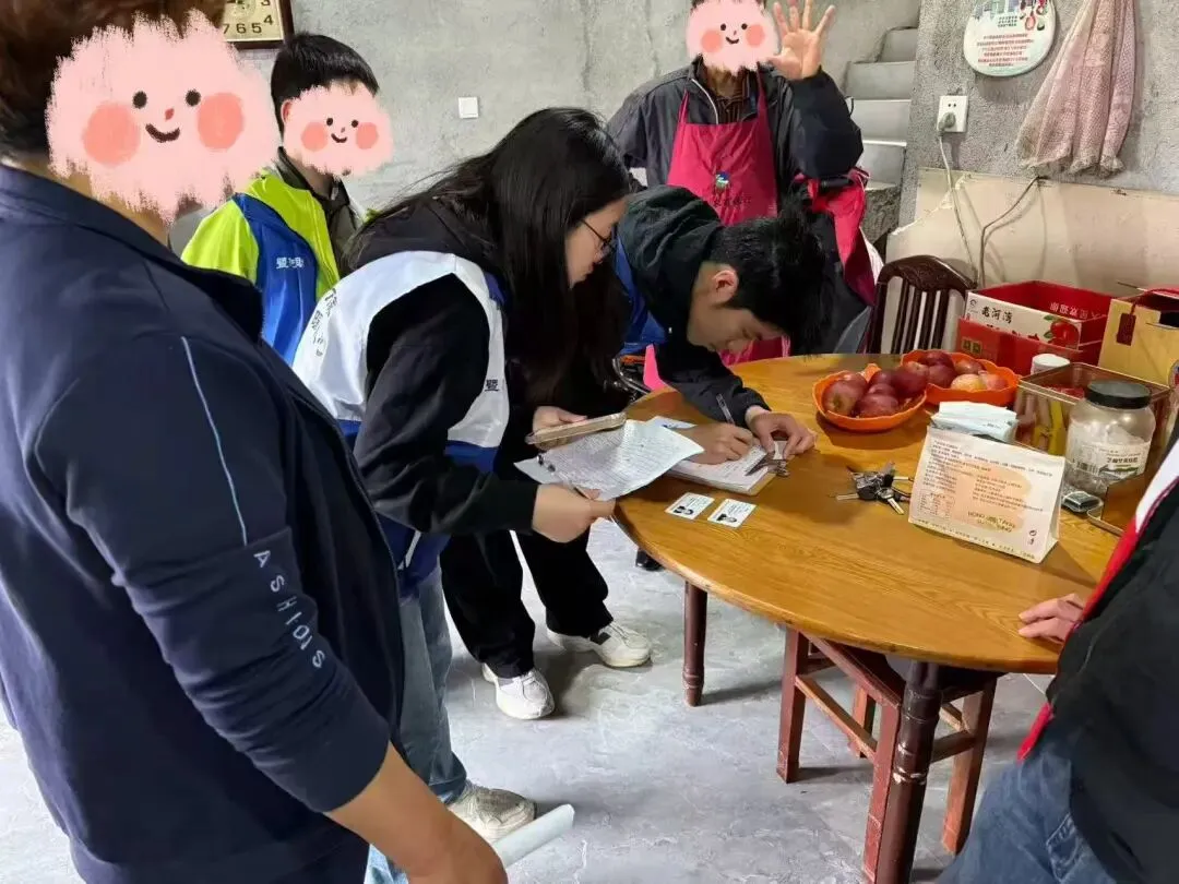 市场营销学生党支部顺利开展第四期红十字扶贫志愿活动