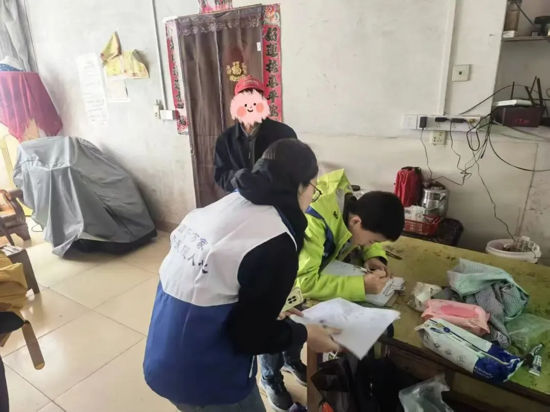 市场营销学生党支部顺利开展第四期红十字扶贫志愿活动