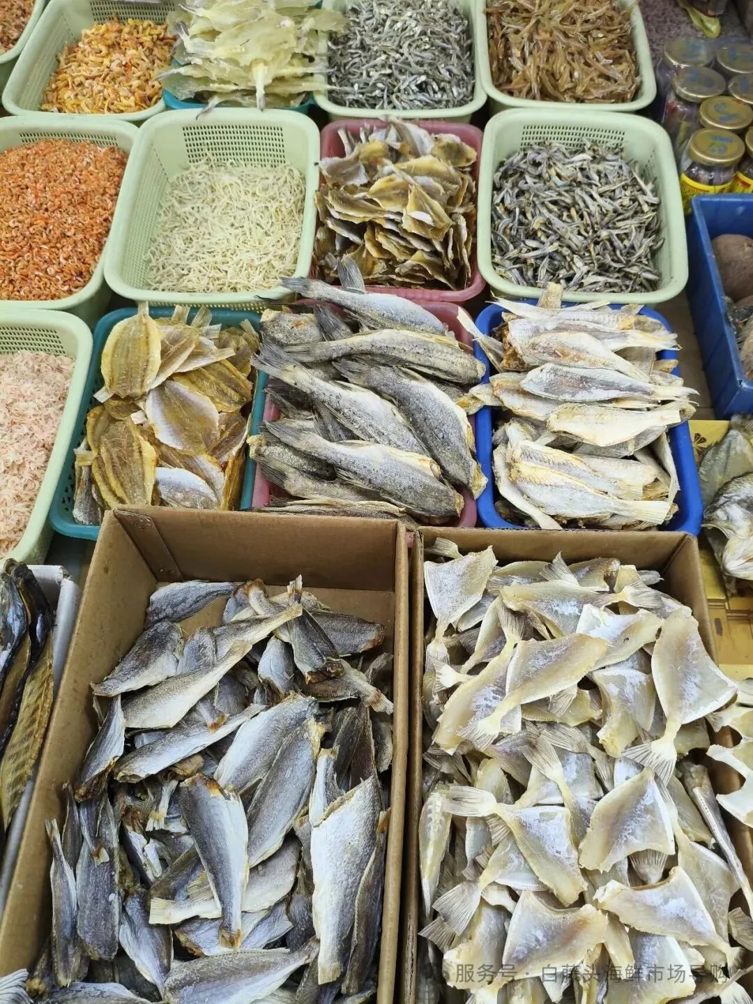 红鱼寻味:珠海白藤头水产批发市场二楼干活区里的咸鲜宝藏与年味传承>红鱼仔干(红腊鱼干)全攻略:藏在海风里的咸香珍味!