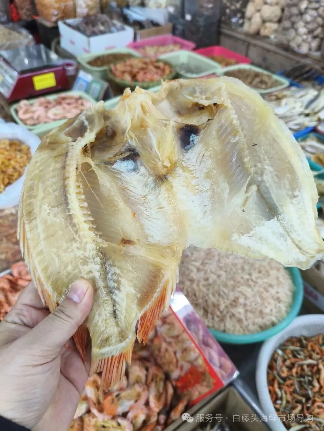 红鱼寻味:珠海白藤头水产批发市场二楼干活区里的咸鲜宝藏与年味传承>红鱼仔干(红腊鱼干)全攻略:藏在海风里的咸香珍味!