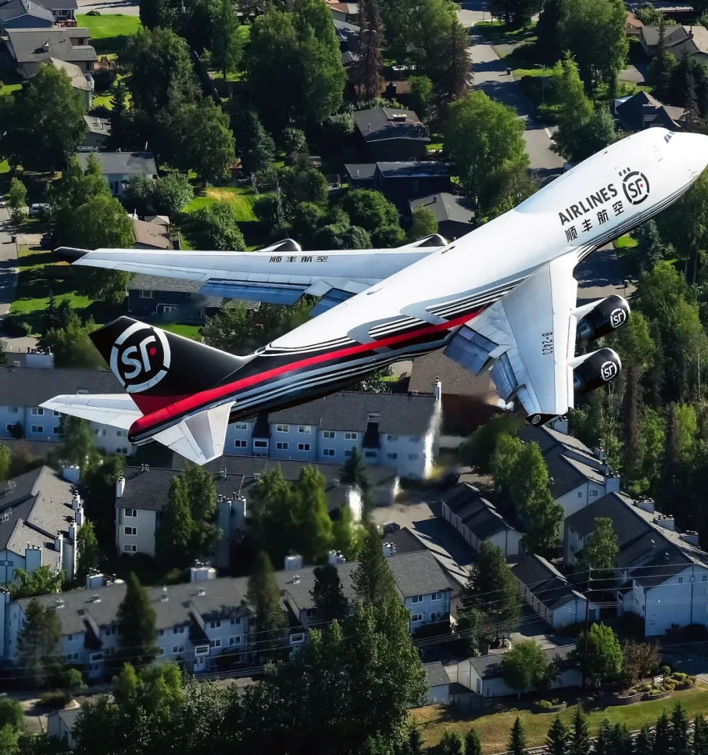 民航市场持续升温 客流航线双增长