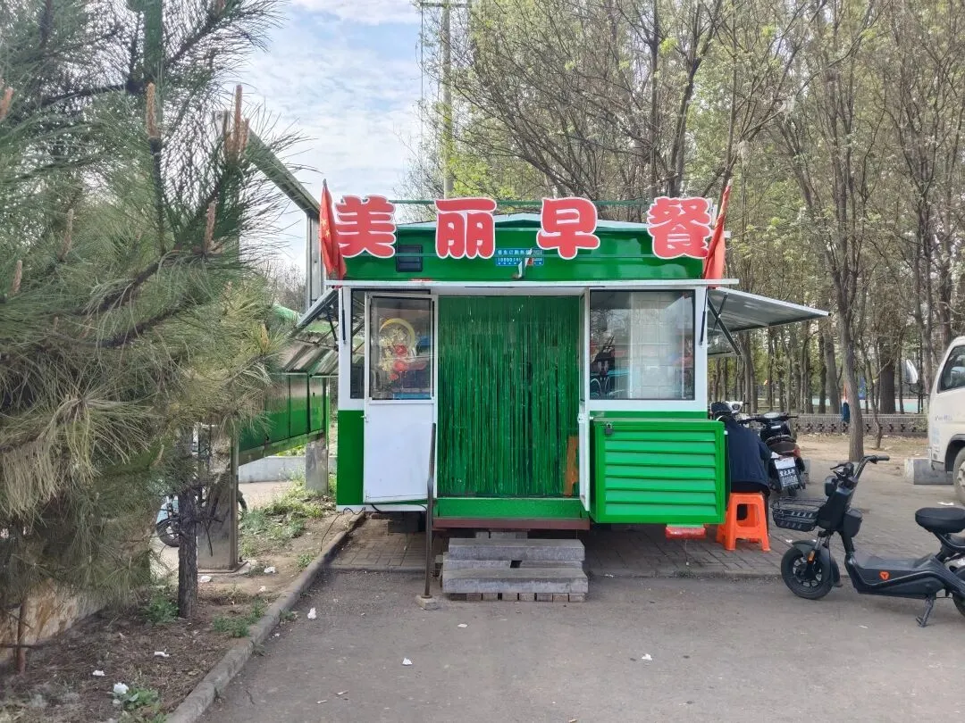 今日请假不上班,潮汐市场转一圈.琳琅满目迷人眼,心情愉悦脚步闲