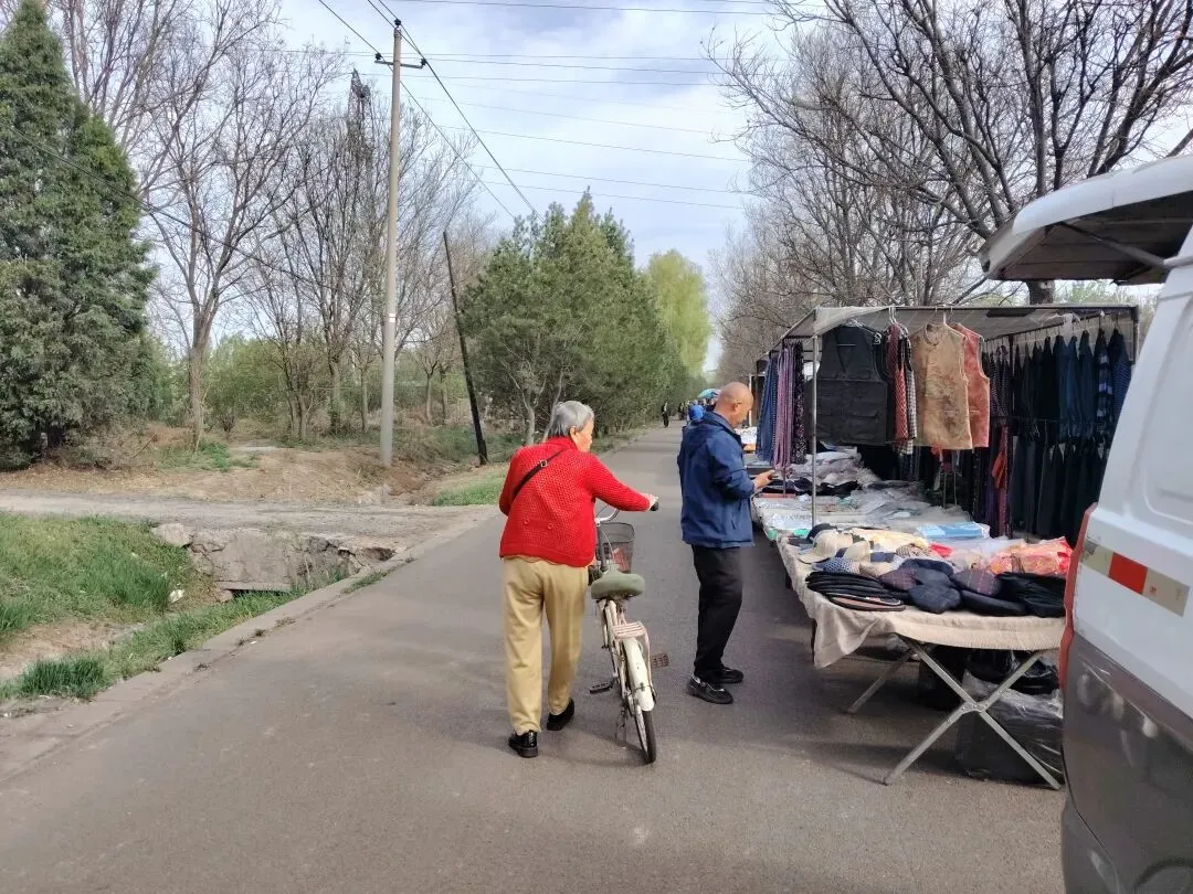 今日请假不上班,潮汐市场转一圈.琳琅满目迷人眼,心情愉悦脚步闲